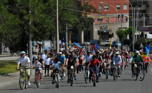 amici-bicicletta-640x394