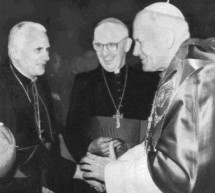 <!--:it-->LA FOTO DI PAPA GIOVANNI PAOLO II CON PAPA RATZINGER E PAPA FRANCESCO<!--:--><!--:en-->THE PHOTO OF POPE GIOVANNI PAOLO II WITH POPE RATZINGER AND POPE FRANCESCO<!--:-->
