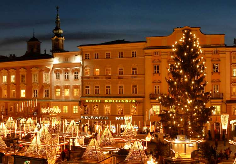 Christmas-Market-in-Linz_-Austria (1)